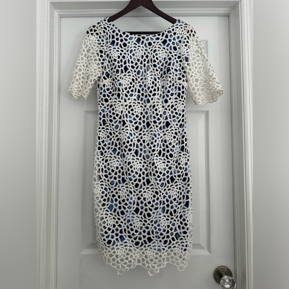 TAHARI lace midi dress size 2 excellent condition.